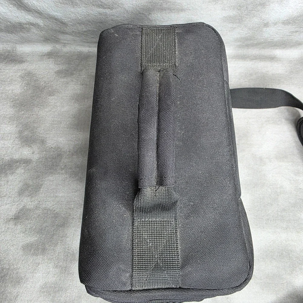 Canon camera shoulder